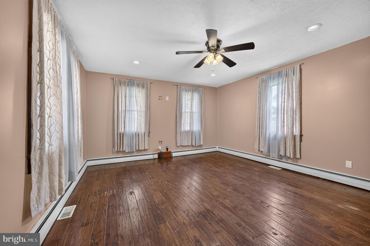 2424 Main Rd - Photo 3 of 20