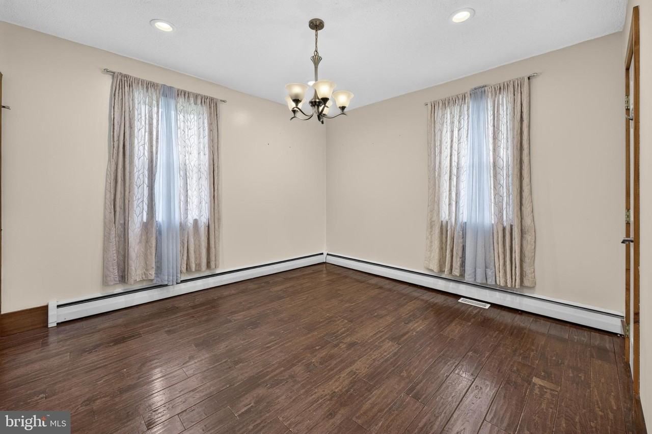 2424 Main Rd - Photo 5 of 20