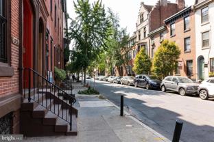 327 S 16th St #2R - Photo 1 of 1