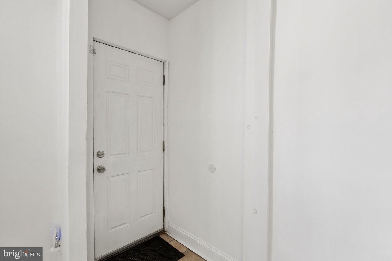 2426 E Indiana Ave - Photo 5 of 29