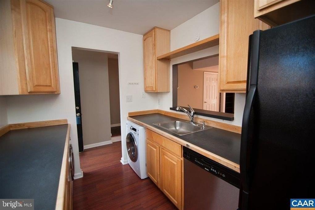 1566 Garden Ct - Photo 3 of 19