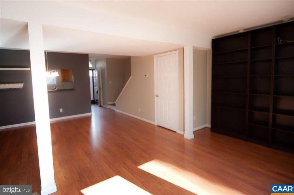1566 Garden Ct - Photo 5 of 19