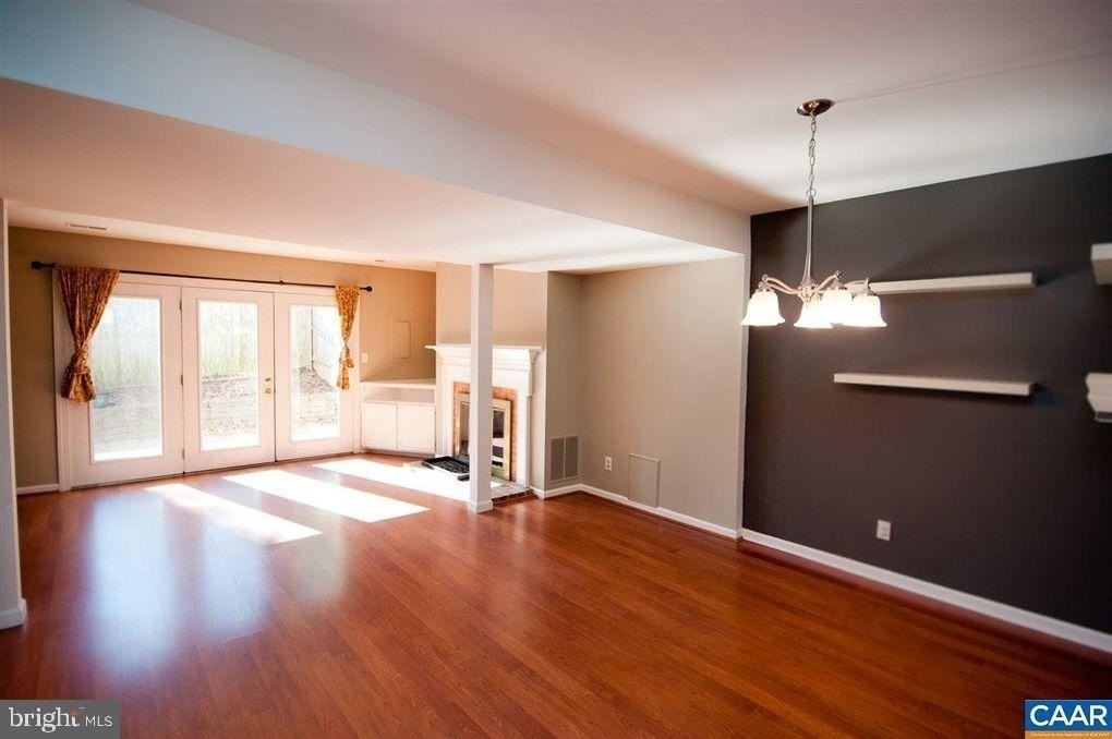 1566 Garden Ct - Photo 6 of 19