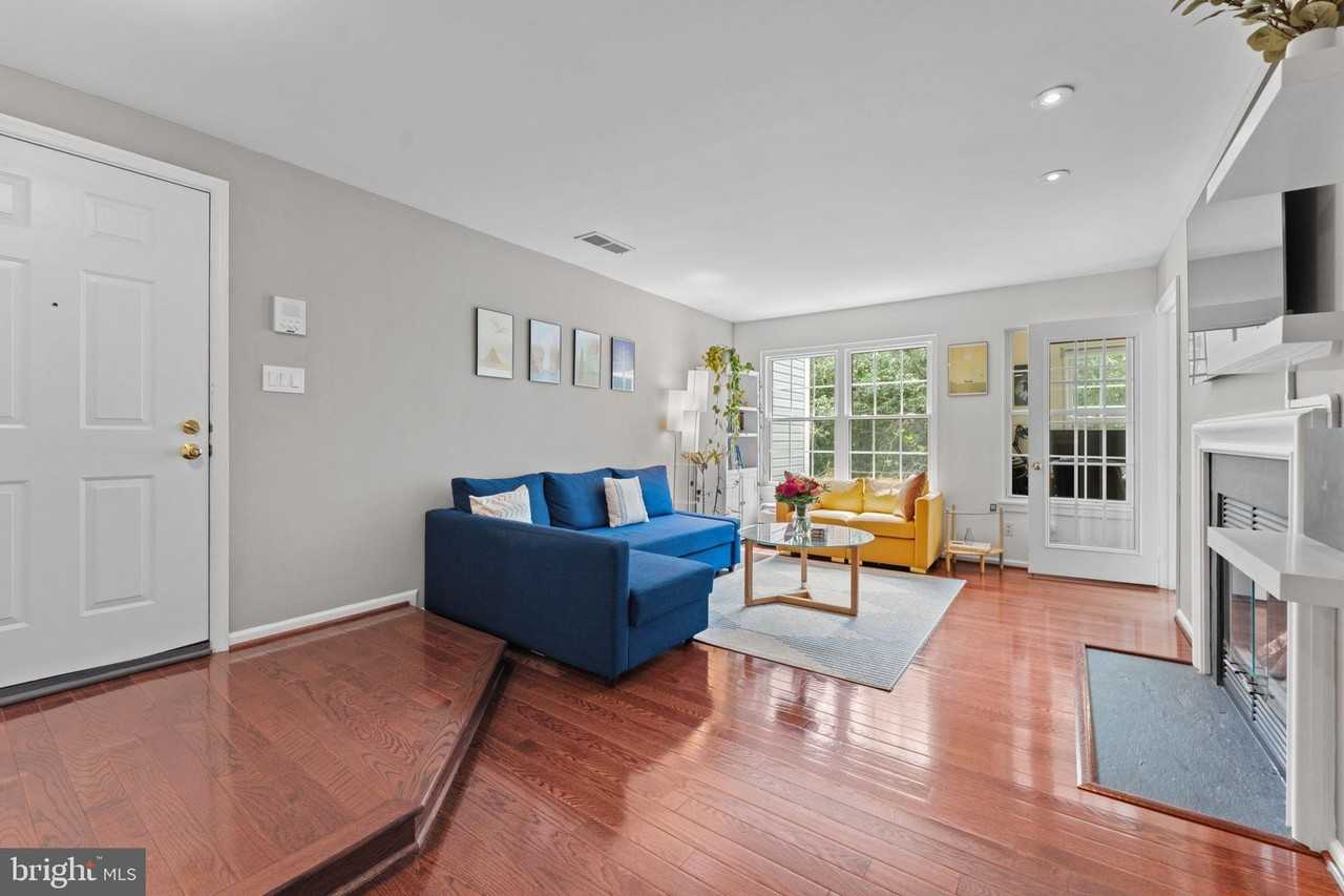 7501 Ashby Ln #J - Photo 3 of 21