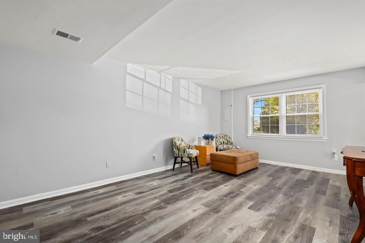 9904 Hagel Cir - Photo 6 of 32