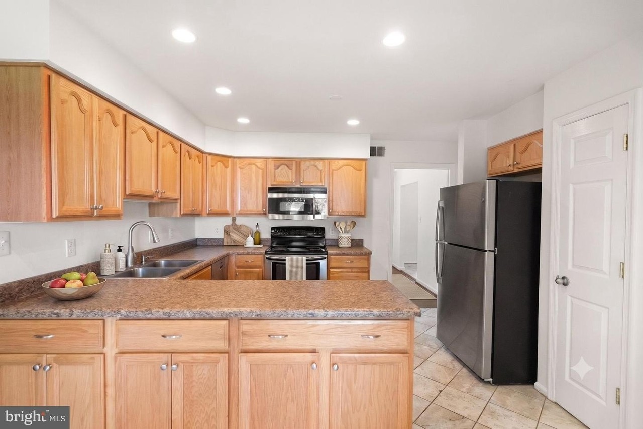 8902 Huxley Ct - Photo 6 of 50