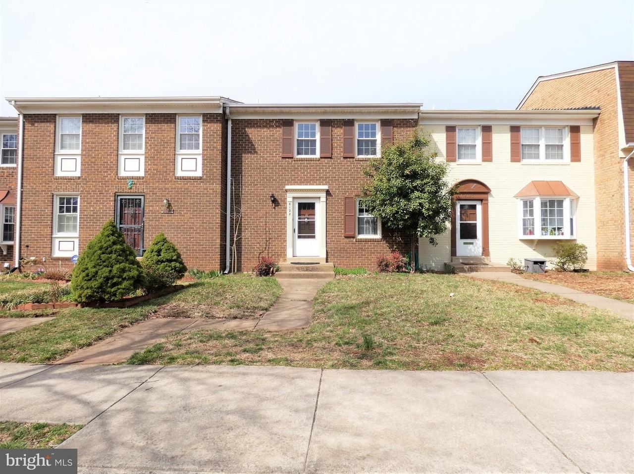 4128 Hamlin Ct - Photo 5 of 50