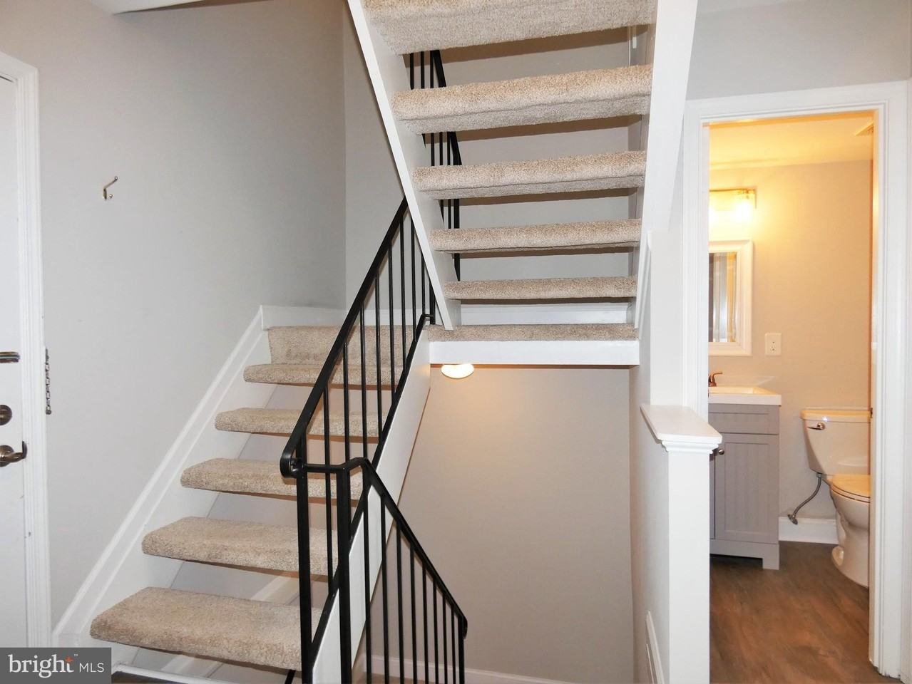 4128 Hamlin Ct - Photo 6 of 50