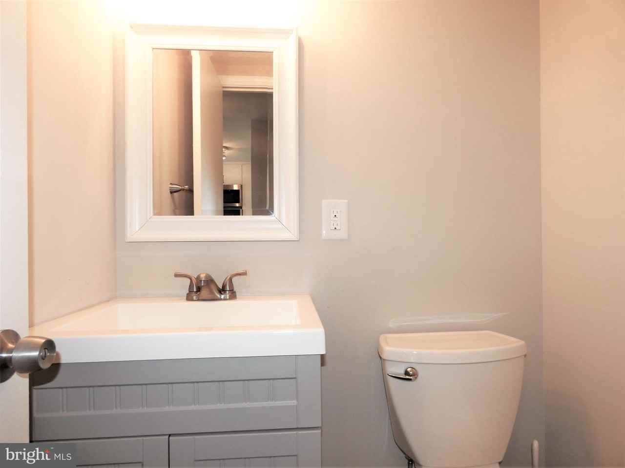 4128 Hamlin Ct - Photo 7 of 50