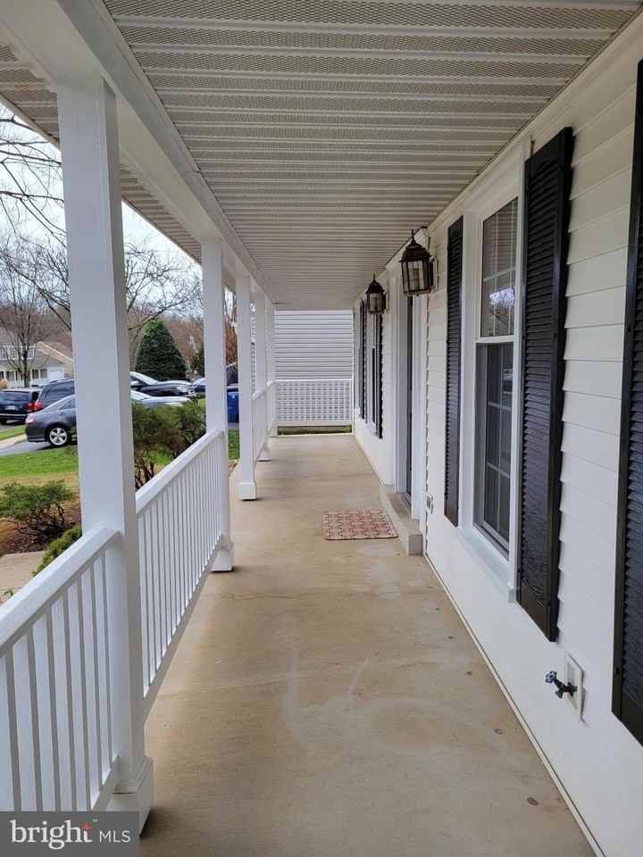 279 Terrie Dr - Photo 4 of 34