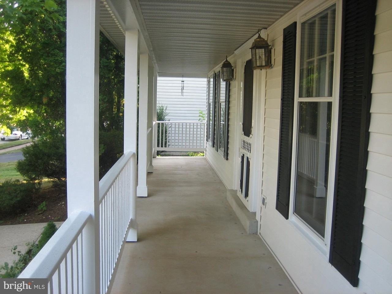 279 Terrie Dr - Photo 5 of 34