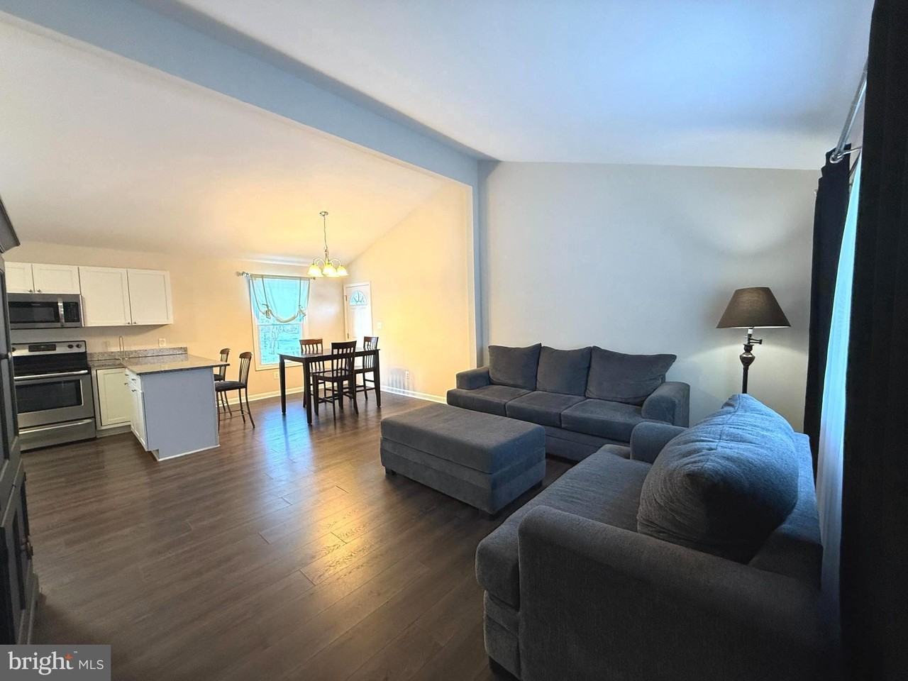 1238 Lakeview Pkwy - Photo 5 of 12