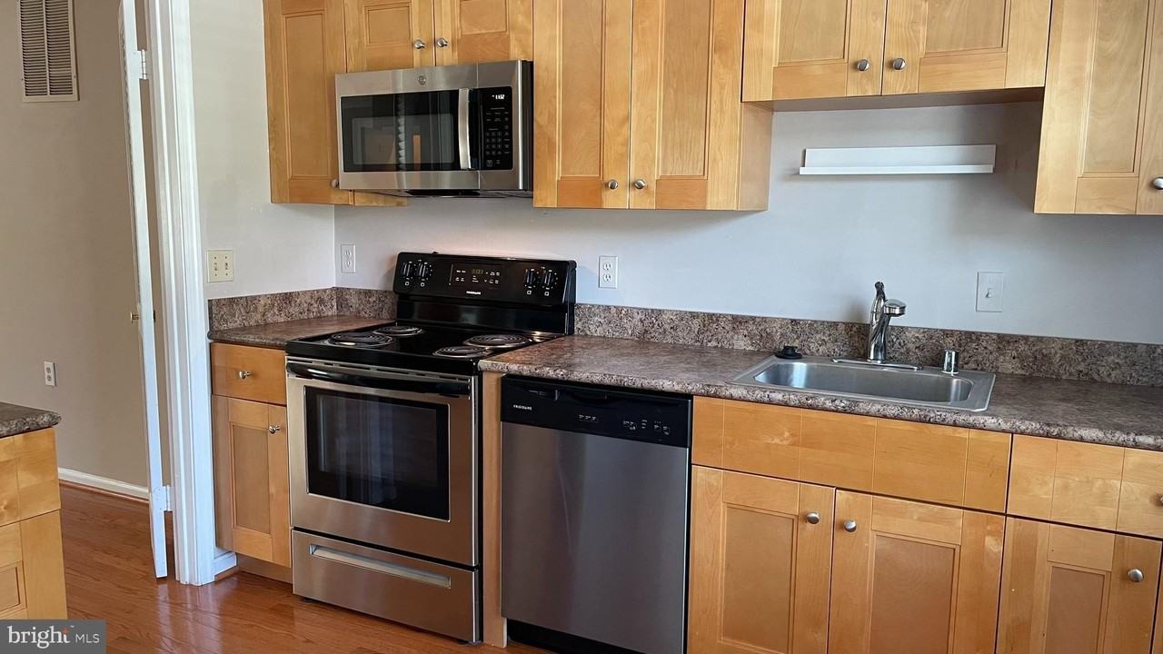 2893 Seminole Rd - Photo 4 of 20