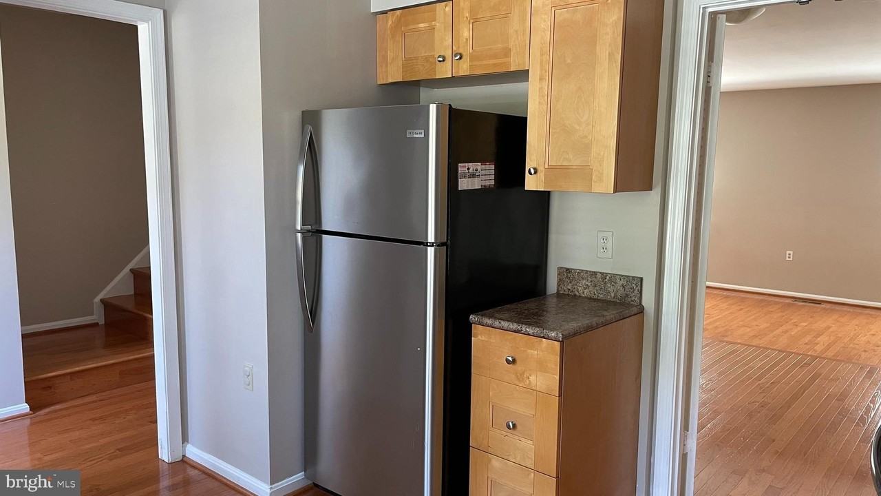 2893 Seminole Rd - Photo 5 of 20