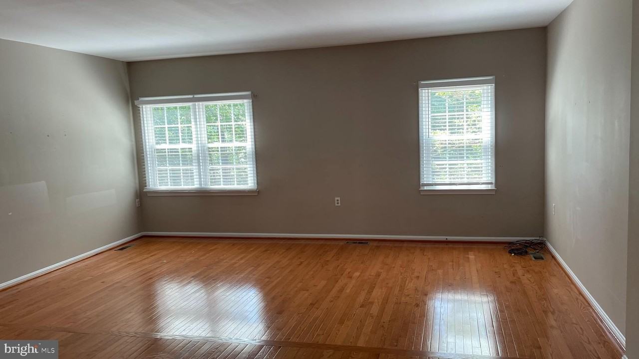 2893 Seminole Rd - Photo 6 of 20