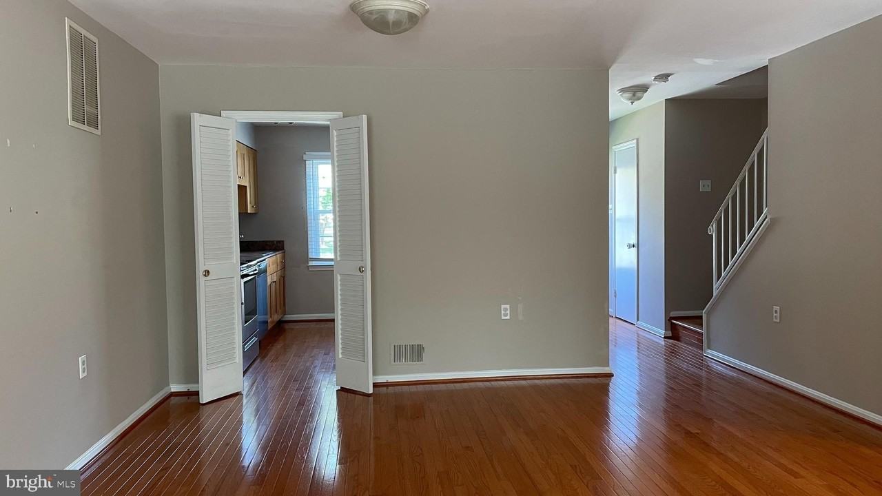 2893 Seminole Rd - Photo 7 of 20