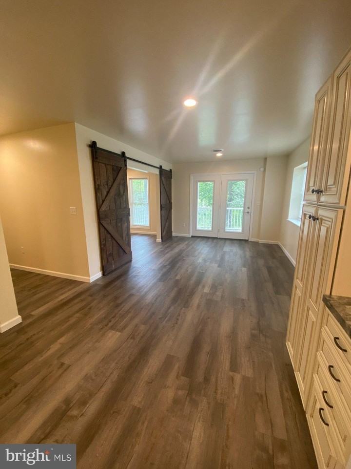 65 Woods Edge Rd #9 - Photo 6 of 12