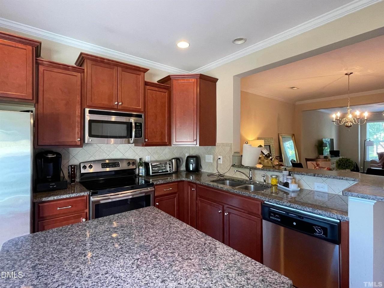 1002 Summerhouse Rd - Photo 4 of 16