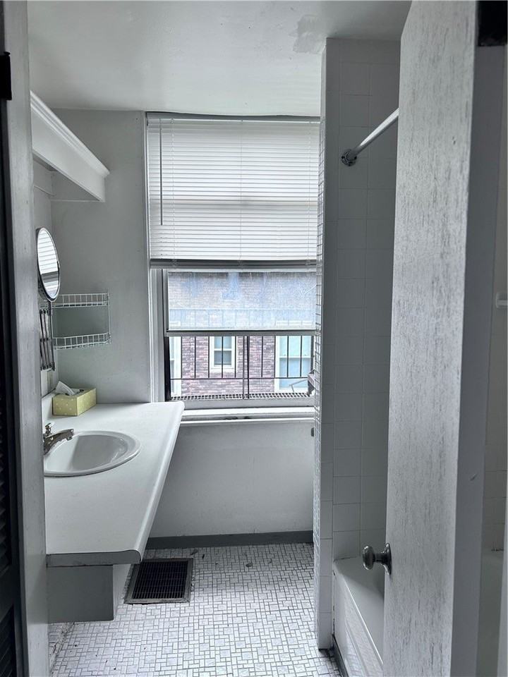 5807 Bartlett St #3 - Photo 5 of 7
