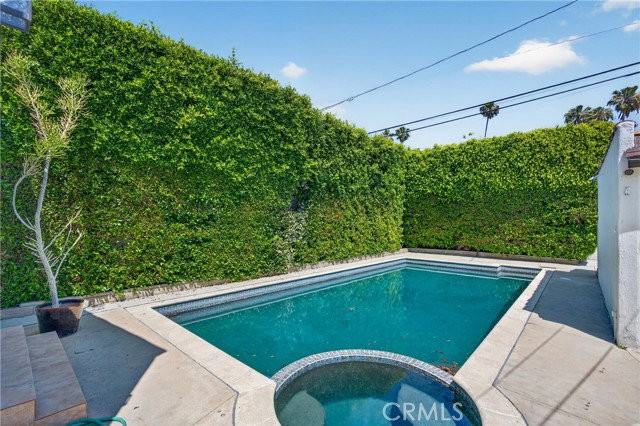 520 N Citrus Ave - Photo 2 of 8