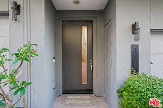 1427 1/2 Waterloo St - Photo 2 of 8