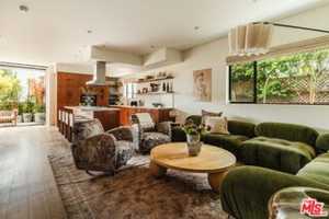 featured image of 3214 Highland Ave #4