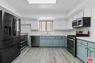 11064 La Grange Ave #4 - Photo 7 of 8