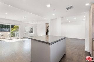 849 N Alta Vista Blvd #1 - Photo 7 of 8