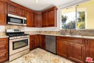 632 N Kings Rd #101 - Photo 3 of 8