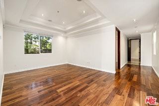 632 N Kings Rd #101 - Photo 4 of 8
