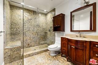 632 N Kings Rd #101 - Photo 5 of 8