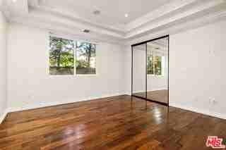 632 N Kings Rd #101 - Photo 6 of 8