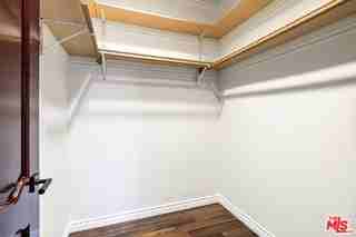 632 N Kings Rd #101 - Photo 7 of 8