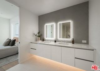 1264 N Harper Ave #205 - Photo 7 of 8
