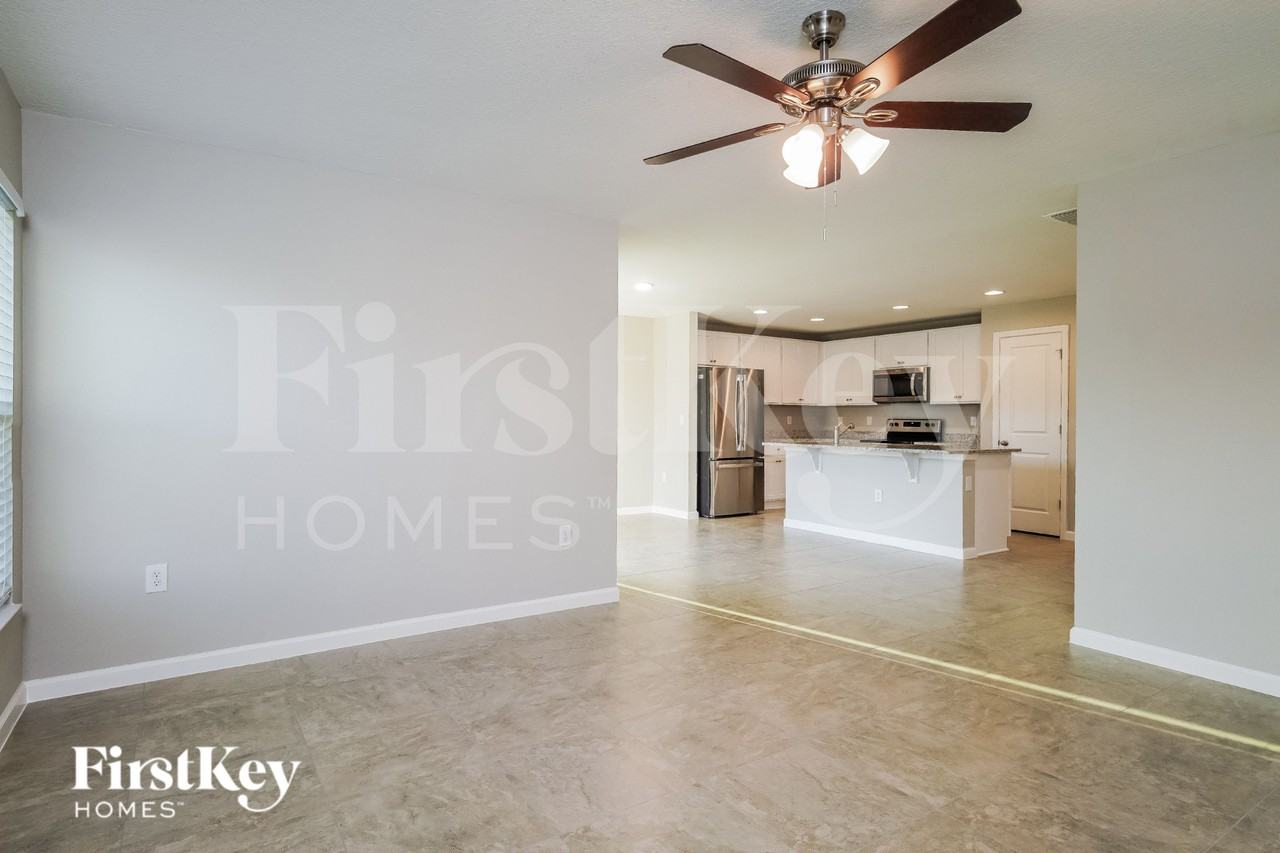 349 S Haven Ct - Photo 4 of 15