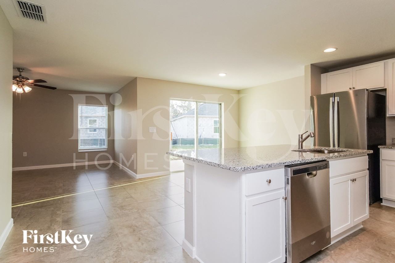 349 S Haven Ct - Photo 5 of 15