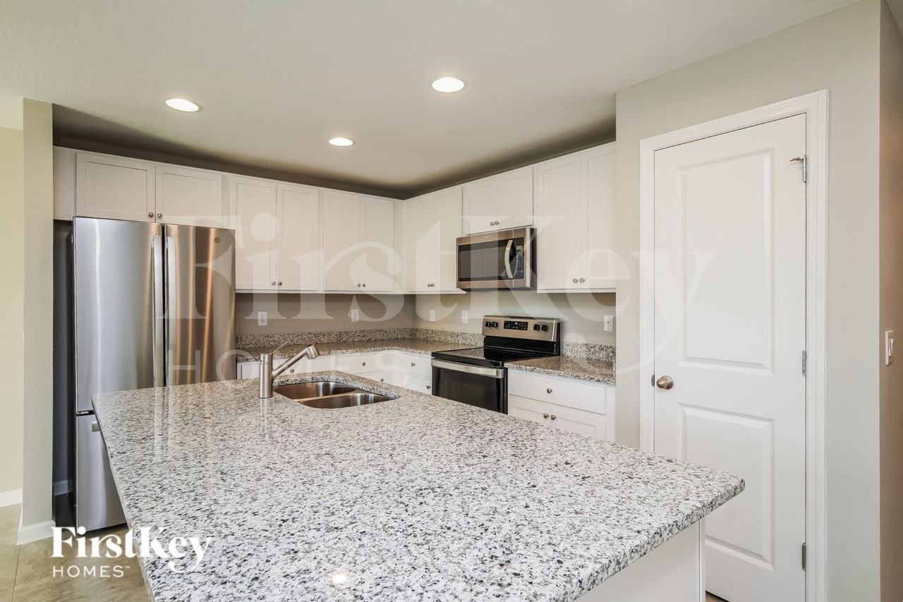 349 S Haven Ct - Photo 6 of 15