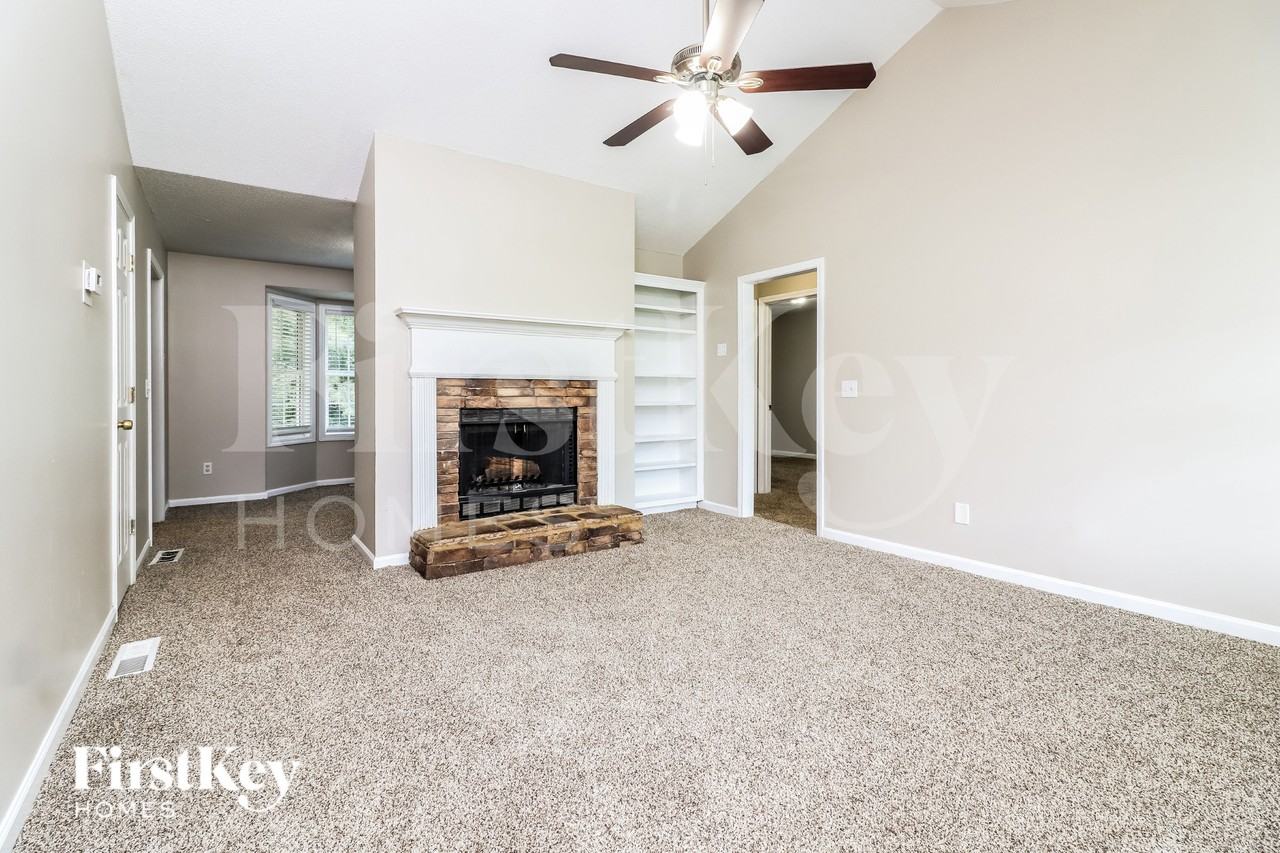 82 Broadlands Dr - Photo 3 of 19