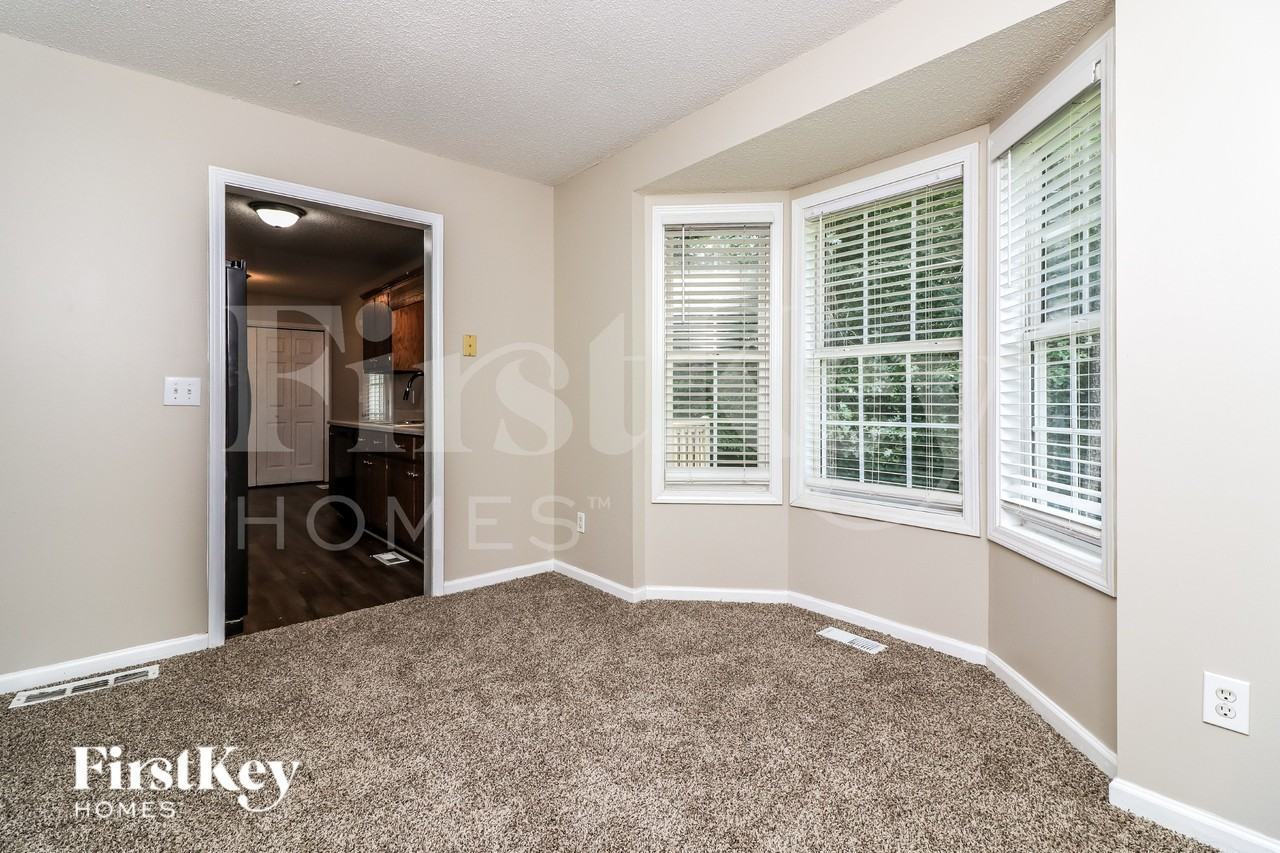 82 Broadlands Dr - Photo 7 of 19