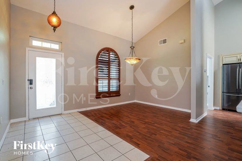 2258 Jessica Ln - Photo 4 of 15