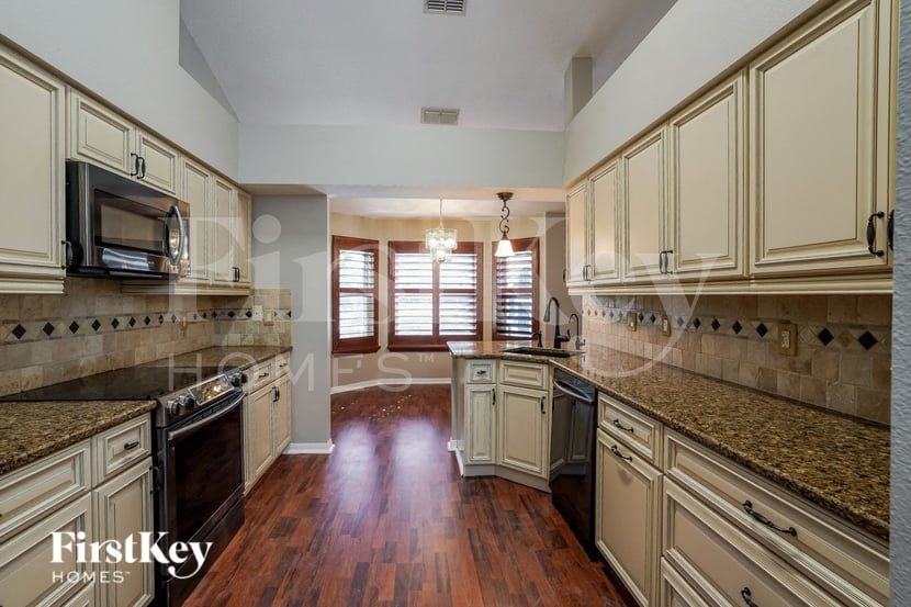 2258 Jessica Ln - Photo 5 of 15
