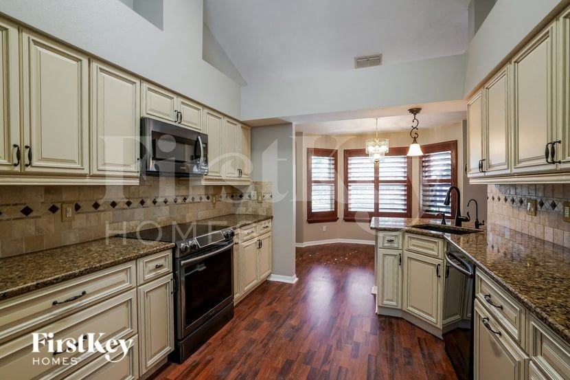 2258 Jessica Ln - Photo 6 of 15
