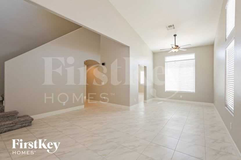 817 Fort Mandan Ct - Photo 3 of 15