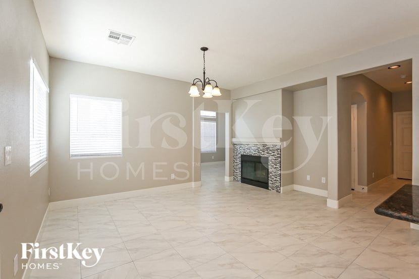 817 Fort Mandan Ct - Photo 4 of 15