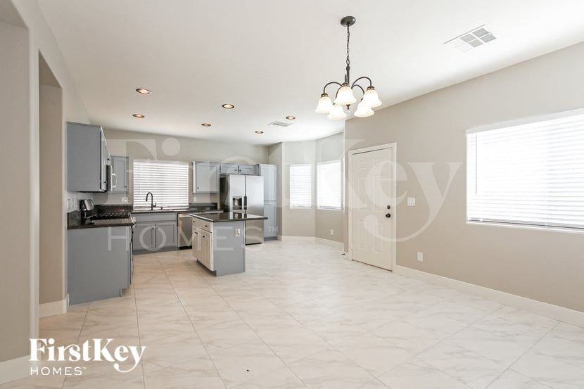 817 Fort Mandan Ct - Photo 5 of 15