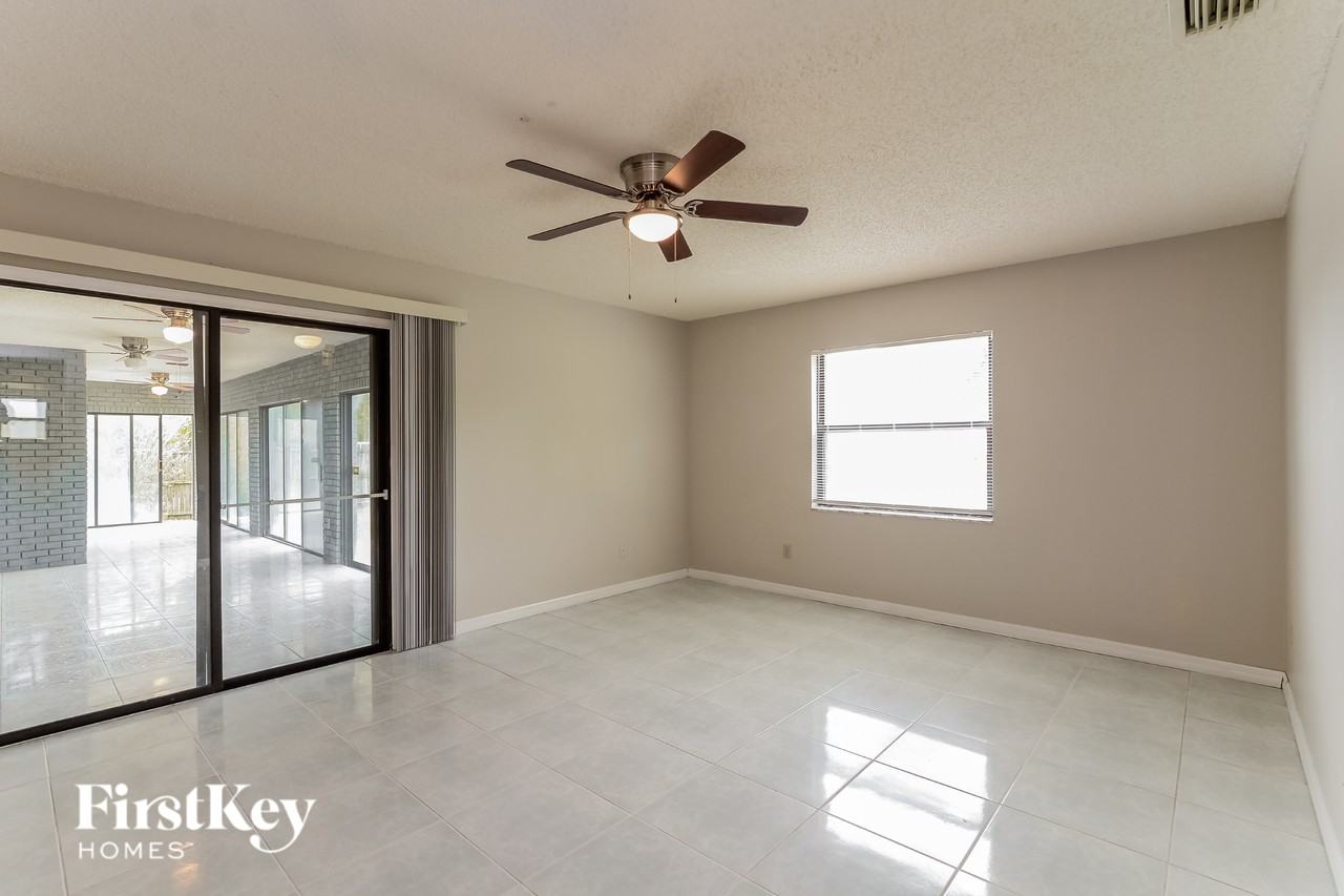 558 Murphy Ave - Photo 2 of 15