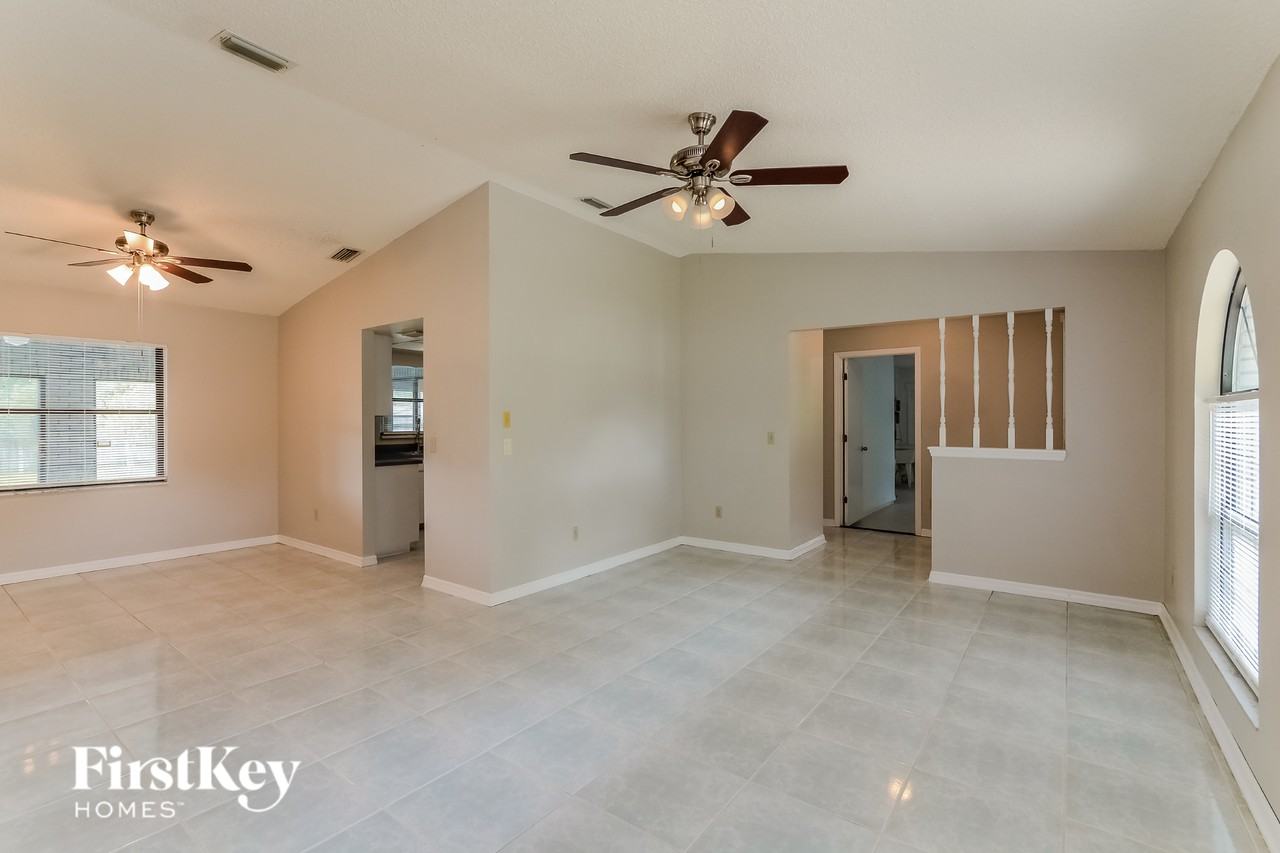 558 Murphy Ave - Photo 4 of 15