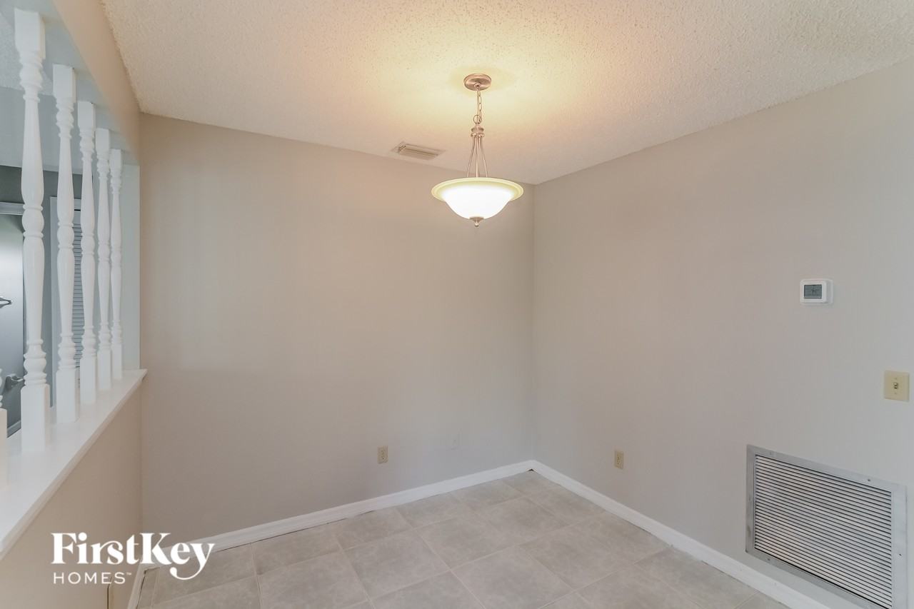 558 Murphy Ave - Photo 5 of 15