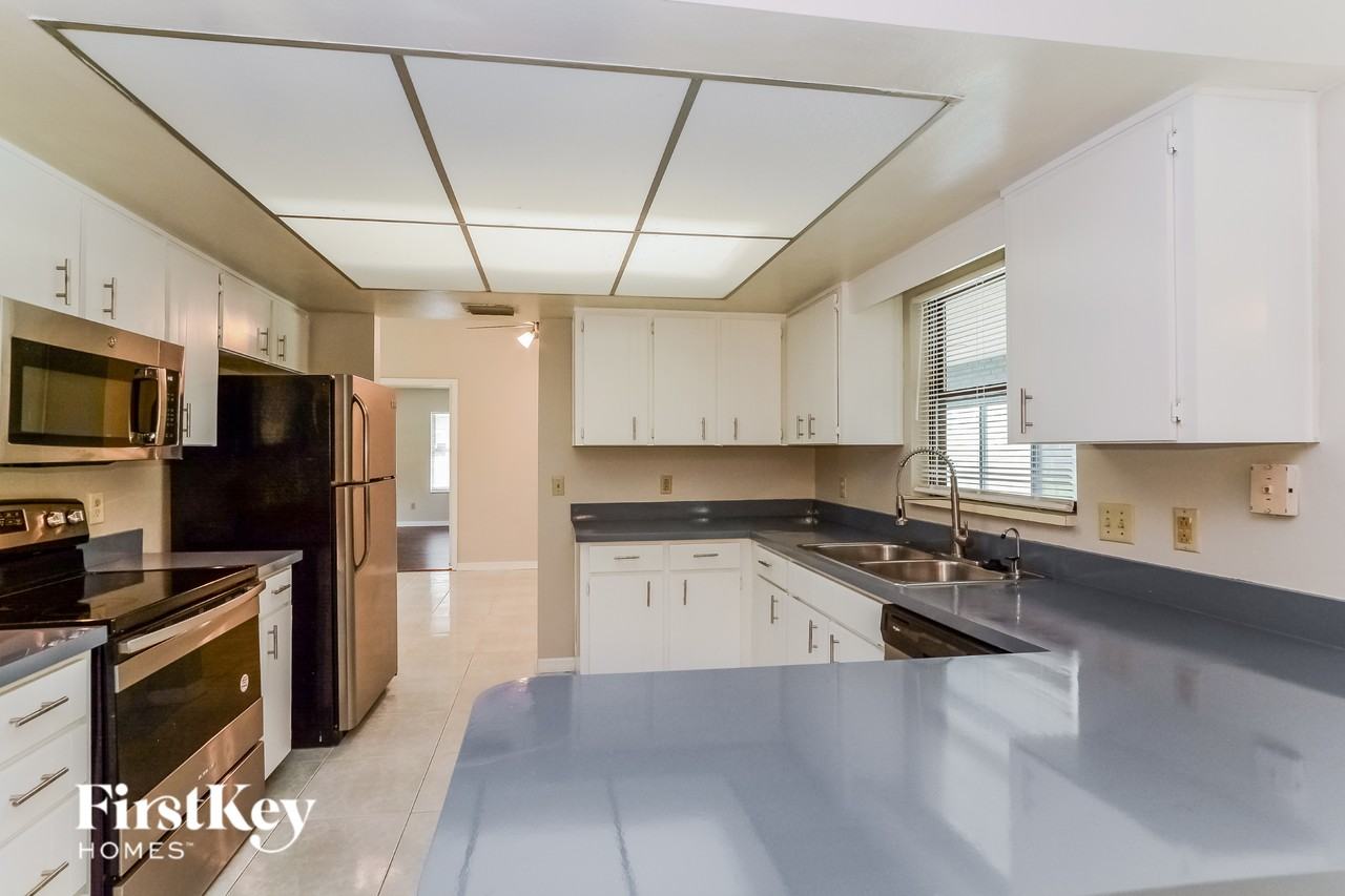 558 Murphy Ave - Photo 6 of 15