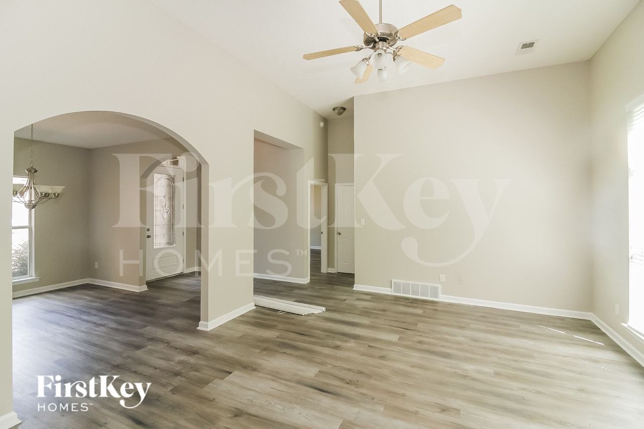 5845 Peterson Ridge Ln - Photo 3 of 15